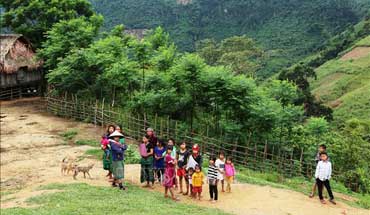 Hòa mình vào văn hóa bản địa